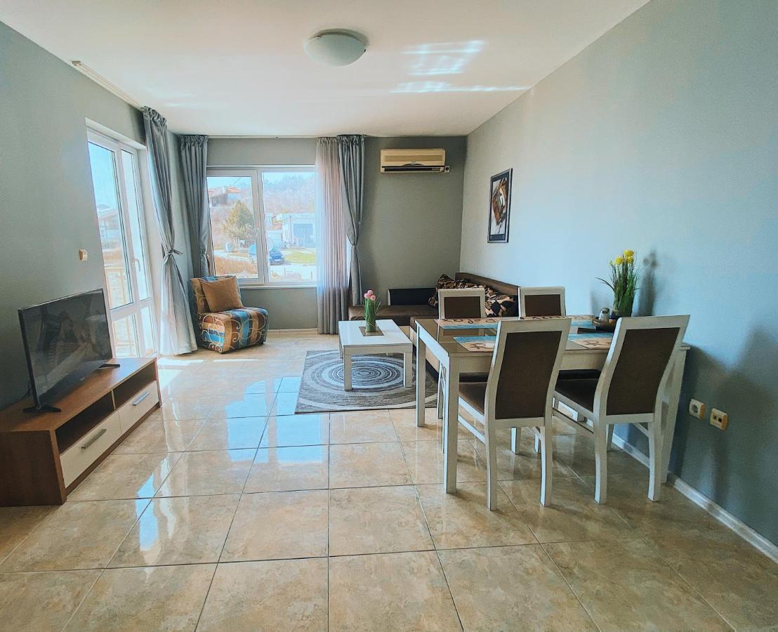 First Line On The Cosy Sea Paradise Apartment Kavarna