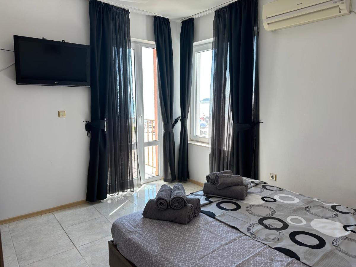First Line On The Cosy Sea Paradise Kavarna